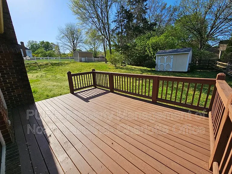 151 Woodfern Pl — Photo 40