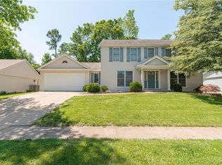 2926 Piney Pointe Dr, Saint Louis, MO 63129