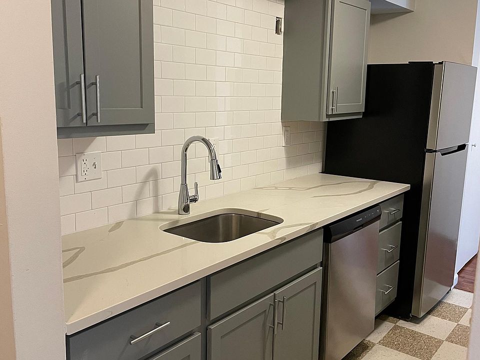 1st image of 203-5335 Savoy Ct