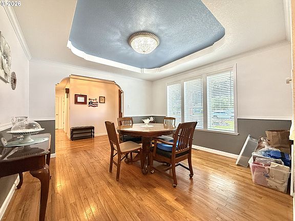 5th image of 961 Helen Ln