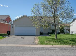 410 Cardinal Ct, Isanti, MN 55040