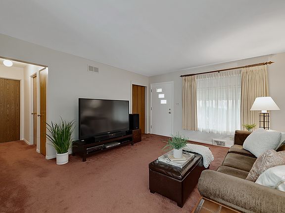 4th image of 714 Beach Ave