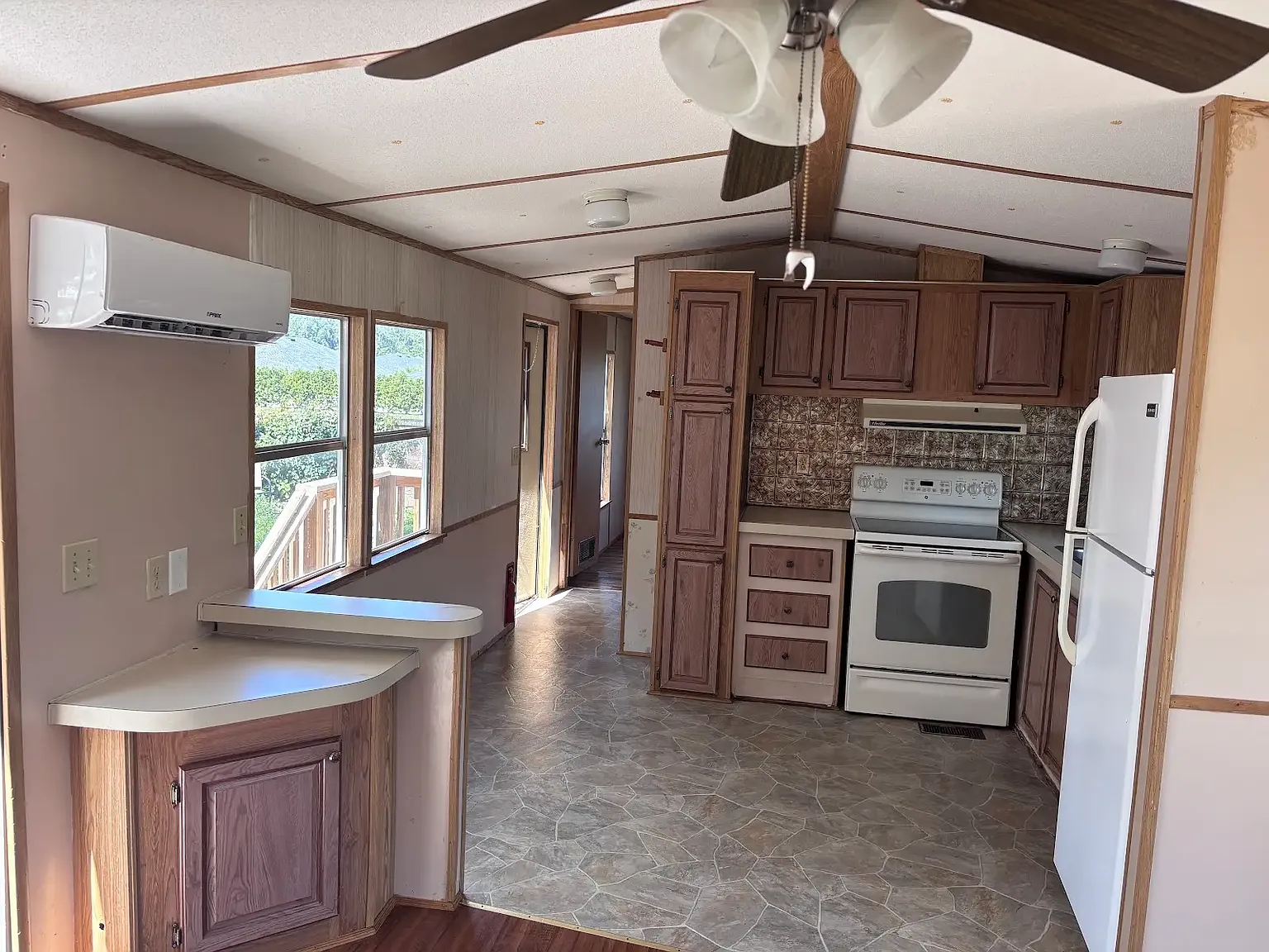 1 bed, $900 — Photo 2