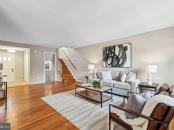3rd image of 637 Azalea Dr