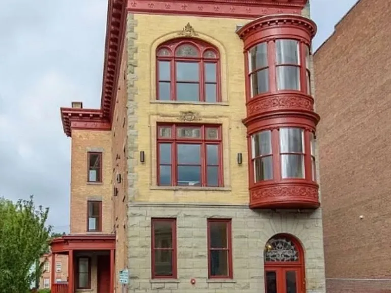 Stylish 1-Bedroom Apartment with Modern Upgrades in Cohoes — Photo 3