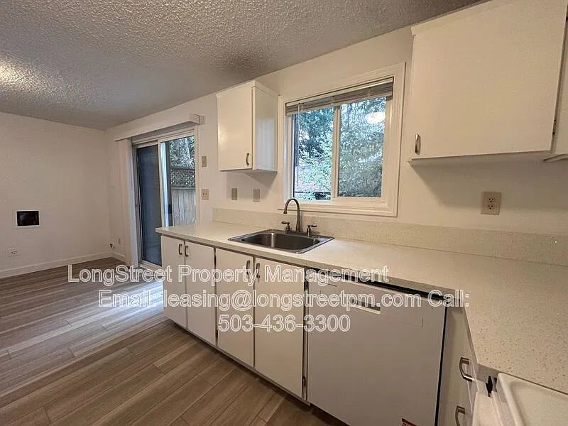 3 bed, 2.0 bath, 1120 sqft, $1,795 — Photo 4