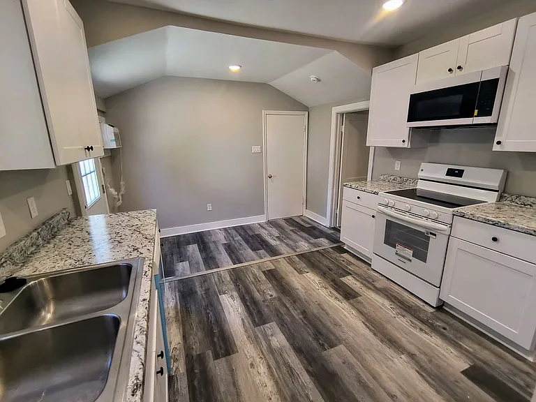 2304 Palmer Dr — Photo 17