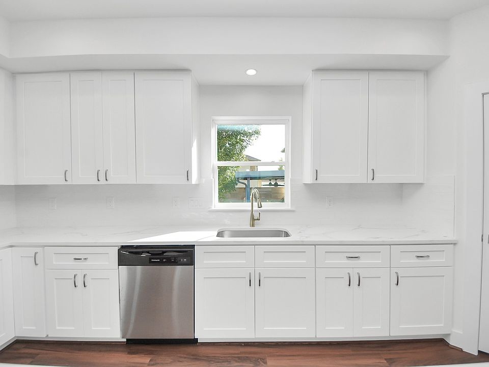 1st image of 611 E 39th St #611B