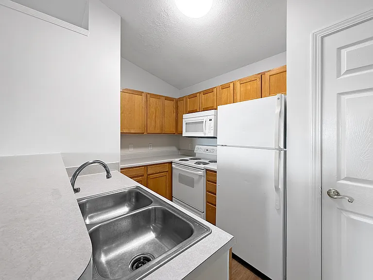 Cross Lake Apartments — Photo 99