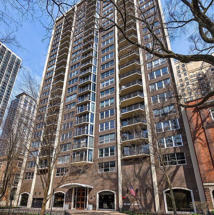 1st image of 1515 N Astor St APT 5A
