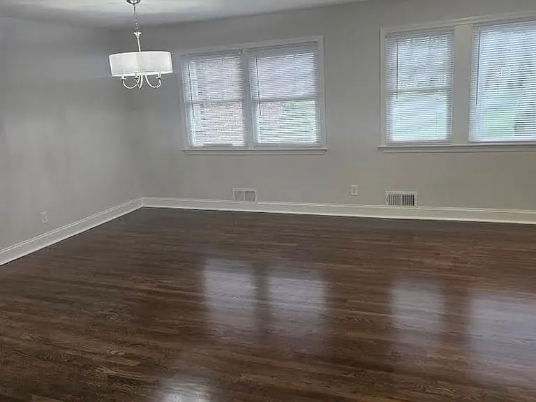 Jefferson Apartments — Photo 22