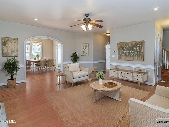 5th image of 402 Woodcroft Drive