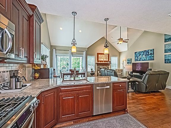 5th image of 108 Redmond Ct
