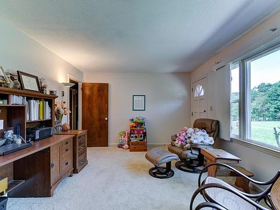 5th image of 80 Miranda Ln