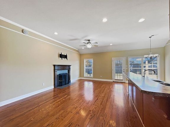 2nd image of 5131 Blackstone Ln