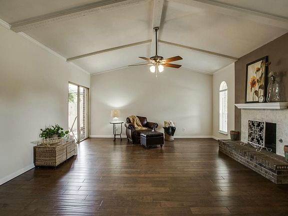 5th image of 2209 Overglen Dr