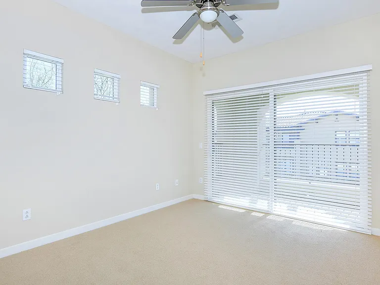 Vineyards at Palm Desert Apartment Homes — Photo 103
