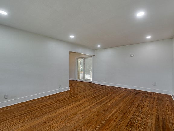 4th image of 4227 Belvoir Dr