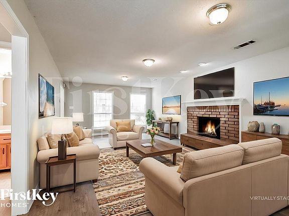 4th image of 2222 Oak Hollow Ln