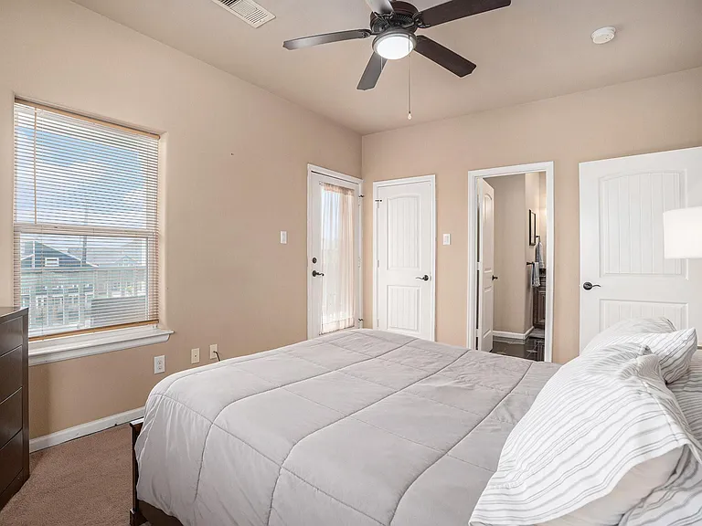 1333 N Meyer Ave — Photo 26