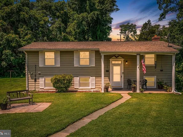 6122 7th St, King George, VA 22485
