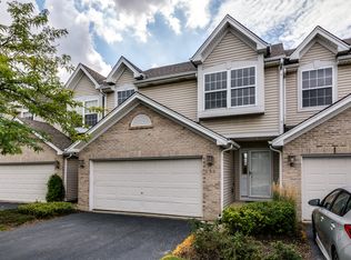 950 Viewpoint Dr, Lake In The Hills, IL 60156