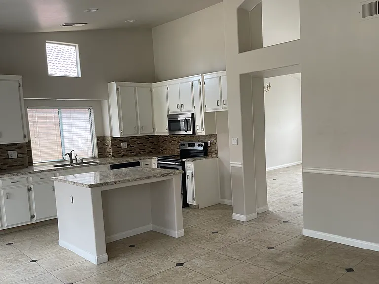 Kitchen/Family room