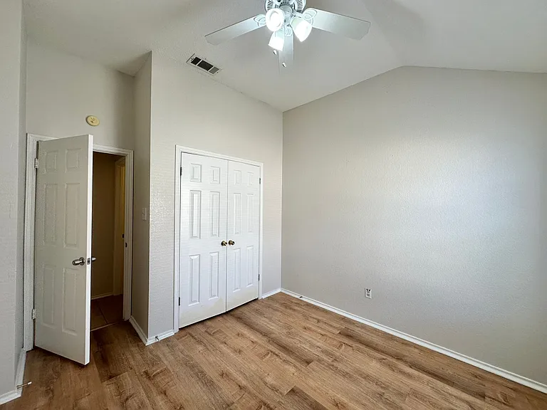 607 Hogan Dr — Photo 37