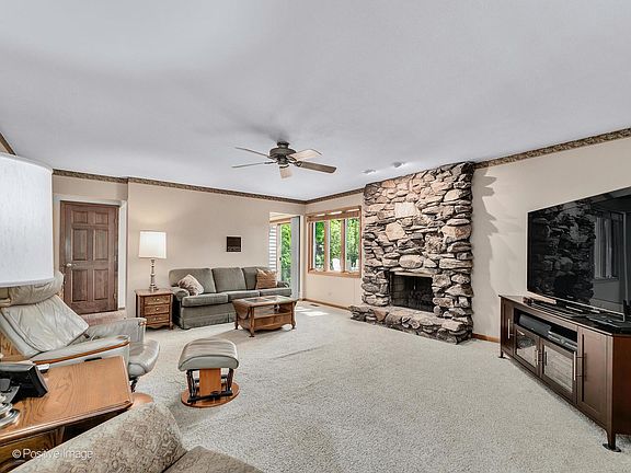 3rd image of 1523 Castlewood Dr
