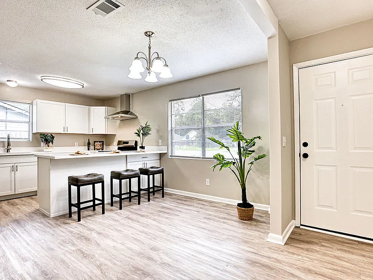 726 Fleming Rd — Photo 5