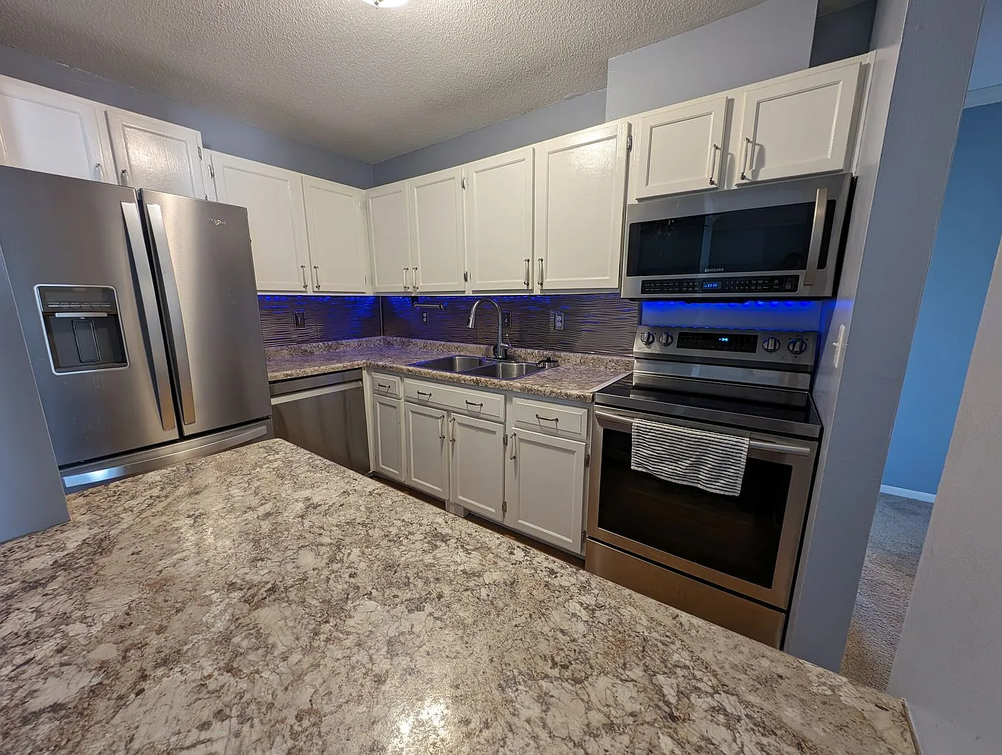 Updated 2bd/1ba Condo w/ Pool & Heated Parking! — Photo 2