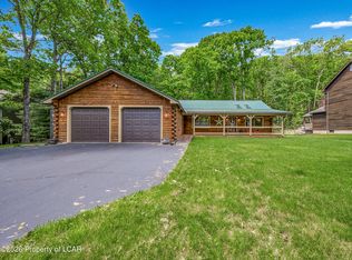 835 Lakeview Dr, Mountain Top, PA 18707