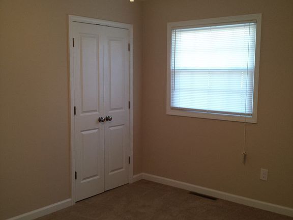 3rd image of 1106 E 9th St