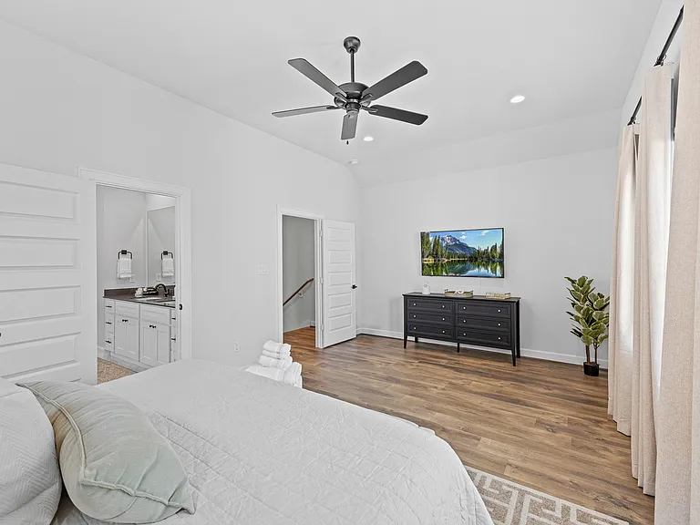 1402 Cleburne St — Photo 11