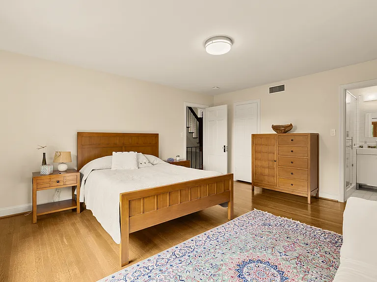3111 Chain Bridge Rd NW — Photo 46