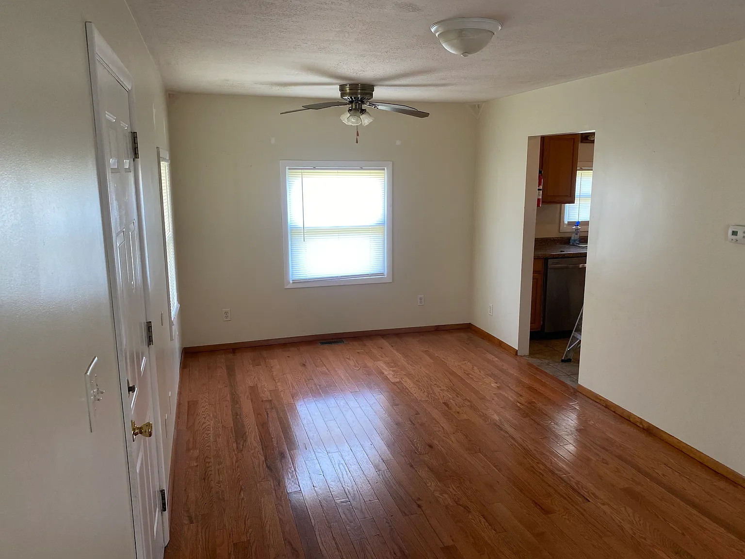 3 bed, 750 sqft, $1,600 — Photo 4