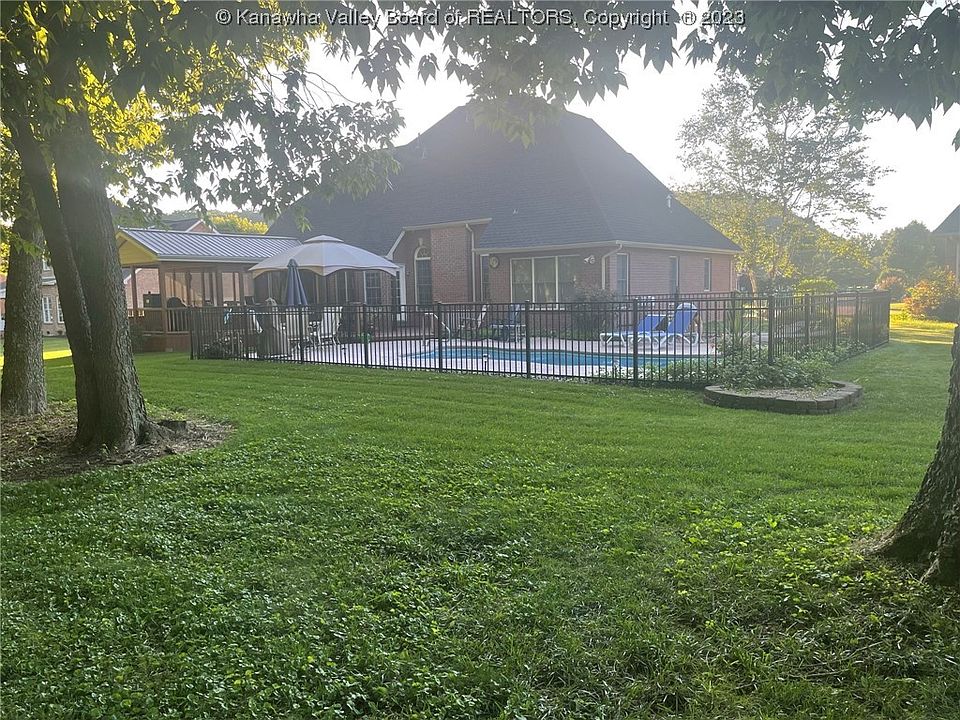 2nd image of 110 Waterside Cir
