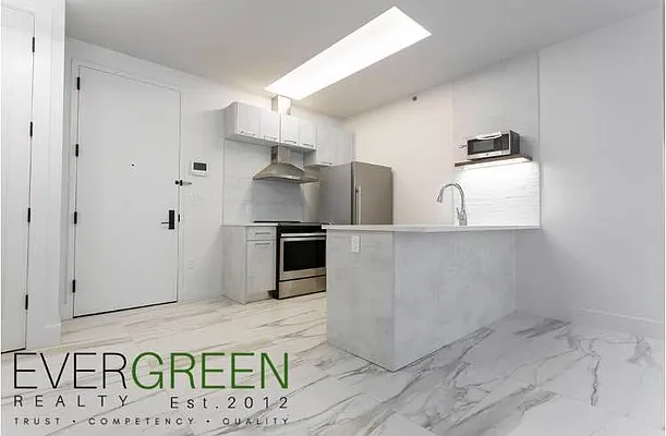 Rented by Evergreen Apartments BK | media 28