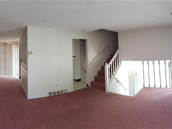3rd image of 614 Shawnee Ln