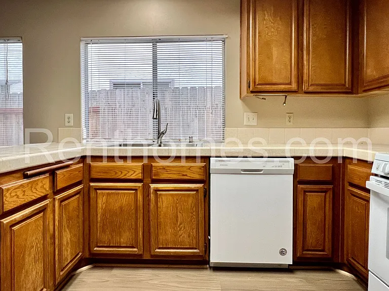 10594 Dabney Dr — Photo 9