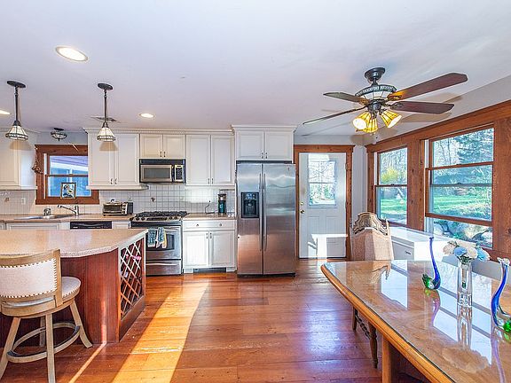 Entry into bright, sunny EIK