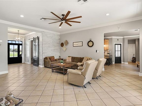 5th image of 101 Shamrock Dr