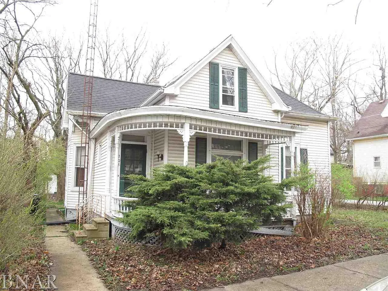 305 S McLean St photo 1