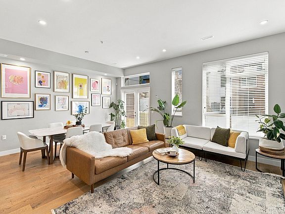 4th image of 4682 Capilano Rd
