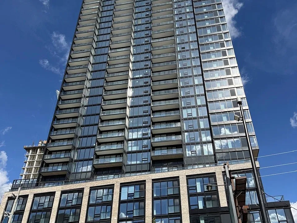 101 John St N #1512