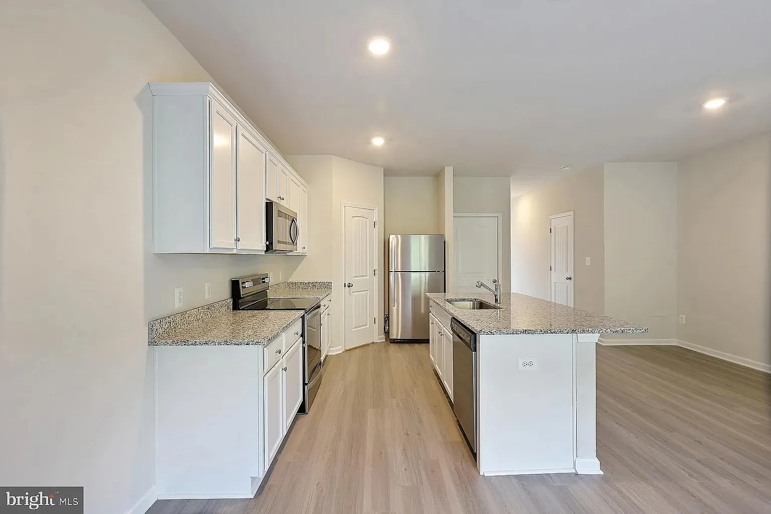 3 bed, 1443 sqft, $1,849 — Photo 4