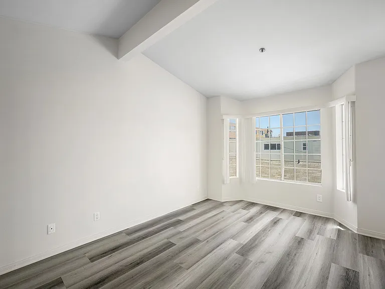 318 N Kenwood St #105 — Photo 15