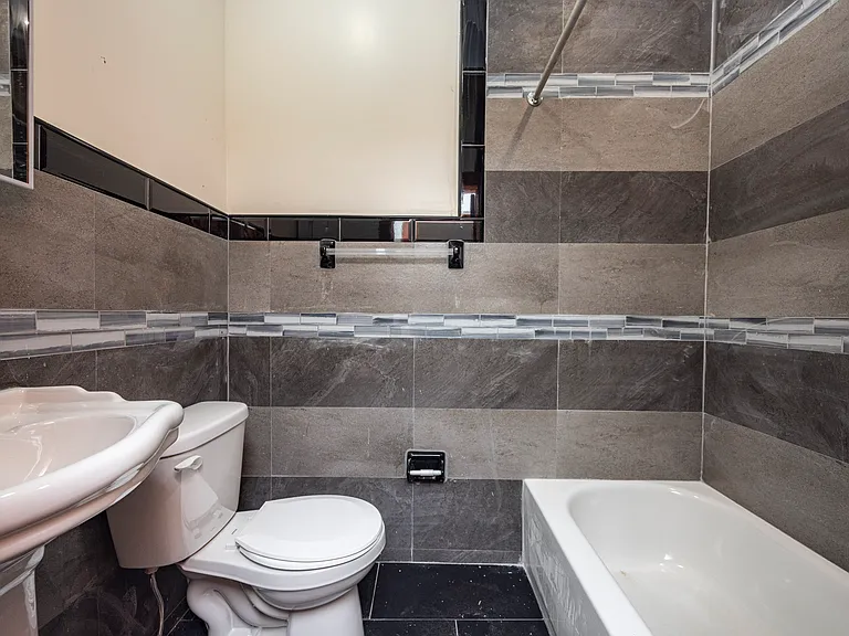 1412 De Kalb Ave #2L — Photo 10