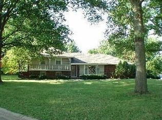 501 SW White Ridge Dr, Lees Summit, MO 64081