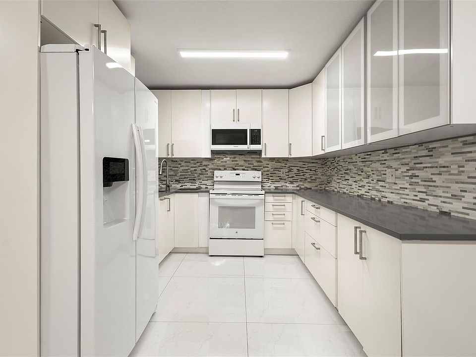 1st image of 3167 Cocoplum Cir #3167